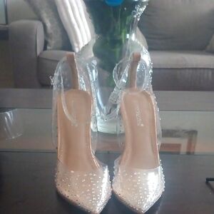 Shoe Dazzle Cream Tan Stiletto Heels